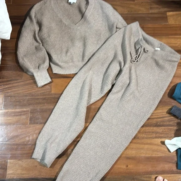 Jogger set - Picture 1 of 6
